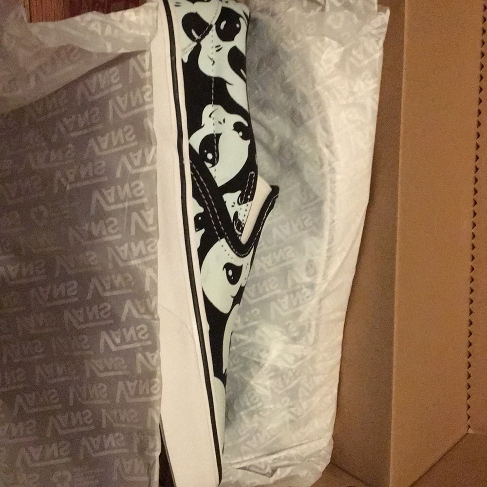 Glow in the dark alien Vans size 8.5